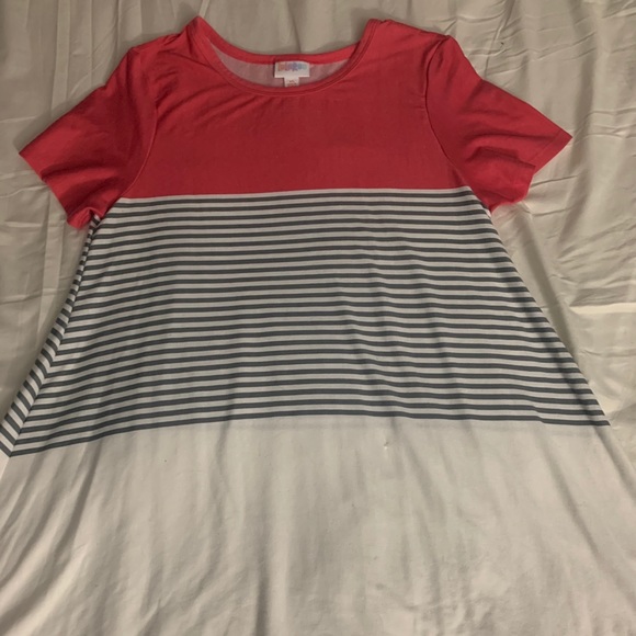SOLD LuLaroe Melissa Top - Picture 3 of 9